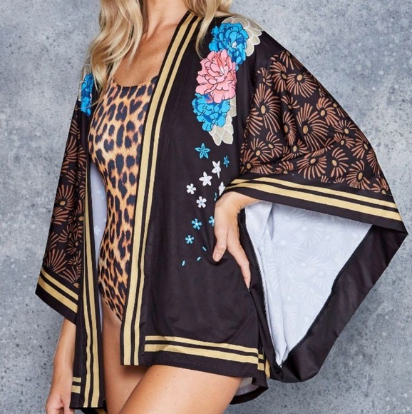 Black Milk Yunikon Kimono - Picture 2 of 5
